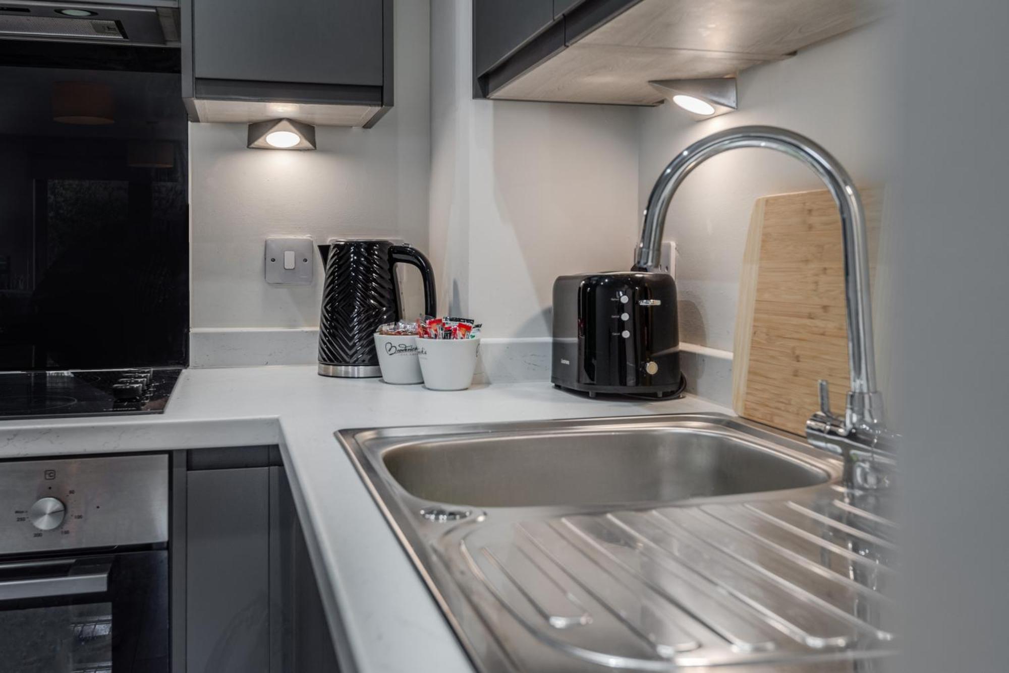 ליברפול Huge Long Stay Offers! Lux City-Edge Stay! Perfect For Business & Leisure מראה חיצוני תמונה