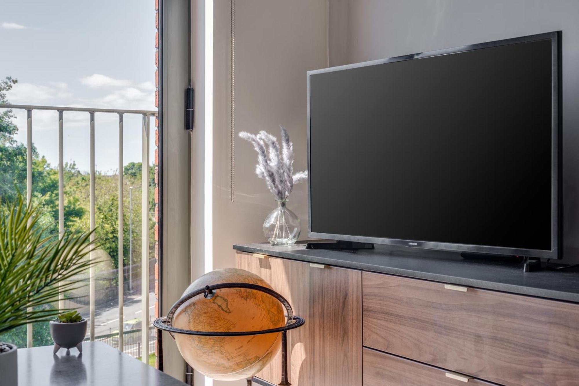 ליברפול Huge Long Stay Offers! Lux City-Edge Stay! Perfect For Business & Leisure מראה חיצוני תמונה