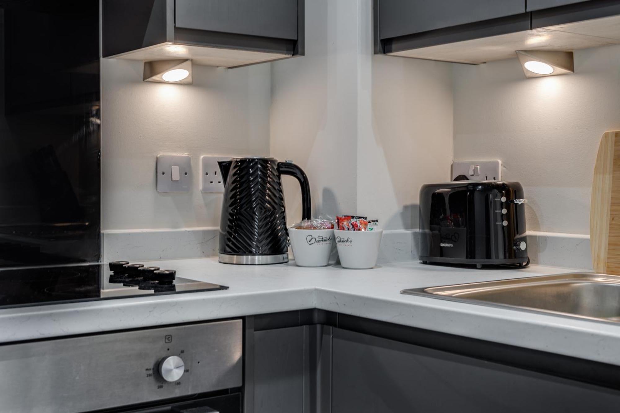 ליברפול Huge Long Stay Offers! Lux City-Edge Stay! Perfect For Business & Leisure מראה חיצוני תמונה
